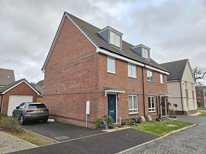 3 Bedroom Semi Detached House For Sale In Bays Crescent, Spencers Wood, Reading, RG7