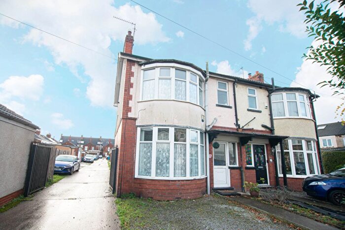 3 Bedroom Semi-Detached House To Rent In Lake Drive, Hull, HU8