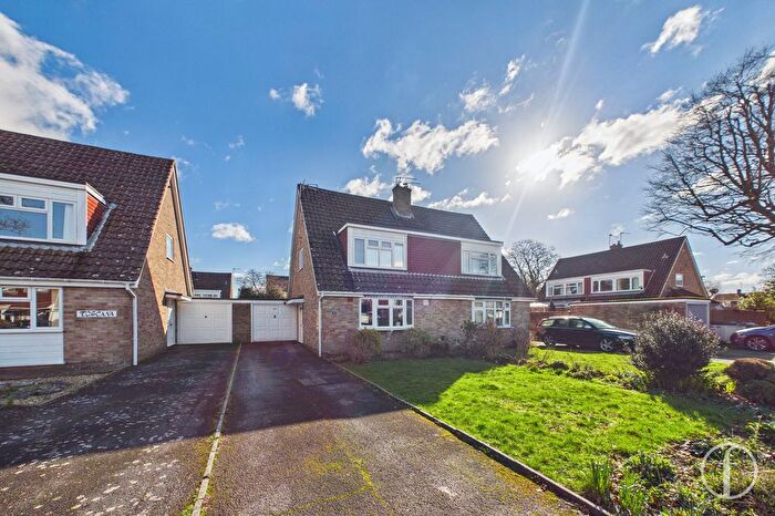 3 Bedroom Semi Detached House For Sale In Woodbourne Close, Fareham, PO15
