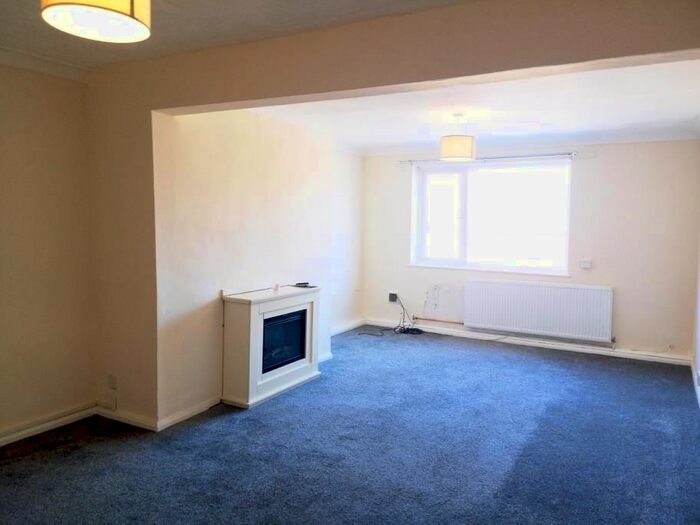 3 Bedroom Flat To Rent In Aymer Drive, Thurcroft, Rotherham, S66