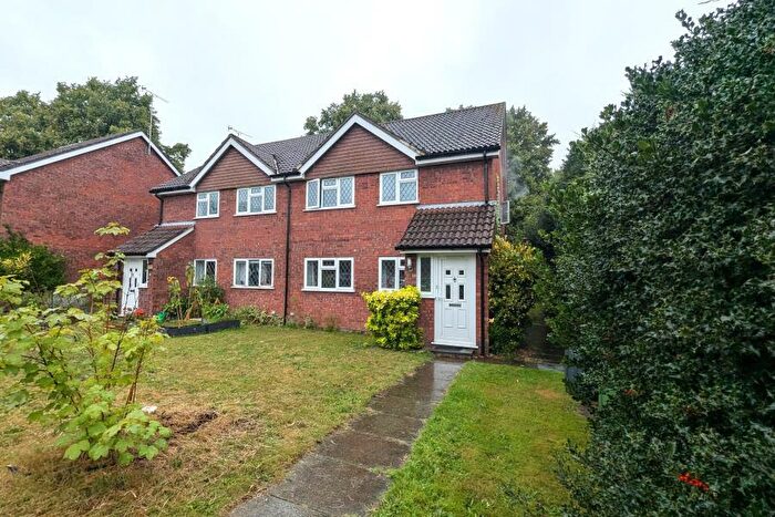 2 Bedroom Maisonette To Rent In Lightwater, Surrey, GU18
