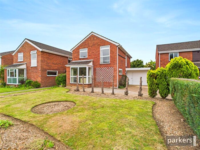 4 Bedroom Detached House For Sale In Rothwell Gardens, Woodley, Reading, Berkshire, RG5