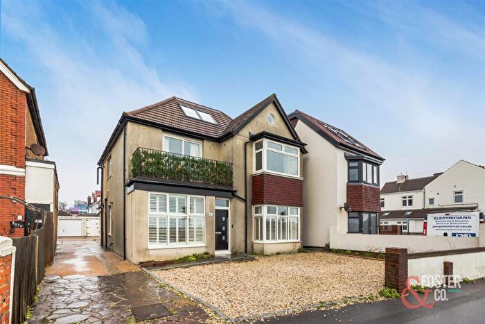 3 Bedroom Flat For Sale In Kingsway, Hove, BN3