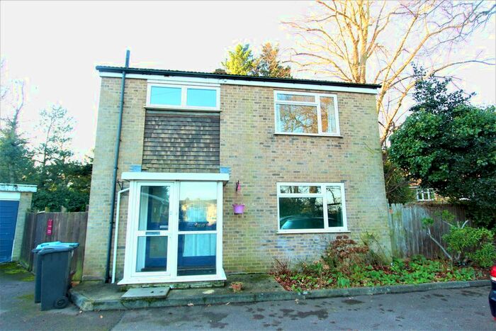 3 Bedroom Detached House To Rent In Church Hill, London N21