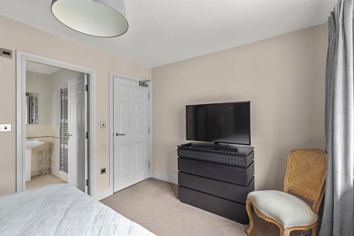 1 Bedroom Apartment For Sale In Crescent Court, Ilkley, LS29