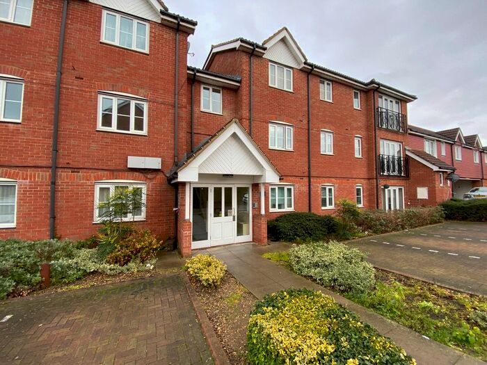 2 Bedroom Flat To Rent In Winnipeg Way, Broxbourne, EN10