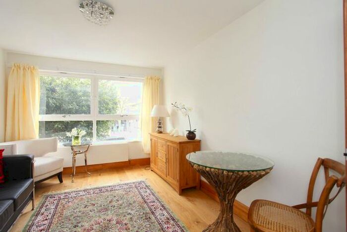 2 Bedroom Flat To Rent In St Johns Wood Road, St John's Wood, London, NW8