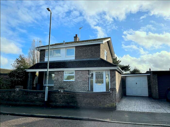 3 Bedroom Detached House For Sale In Pinewood Gardens, North Cove, Beccles, NR34