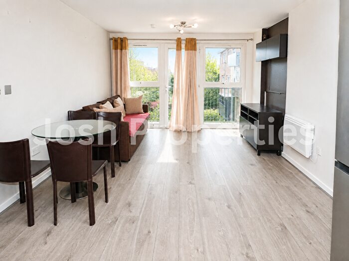 2 Bedroom Flat To Rent In Monarch Way, Ilford, IG2