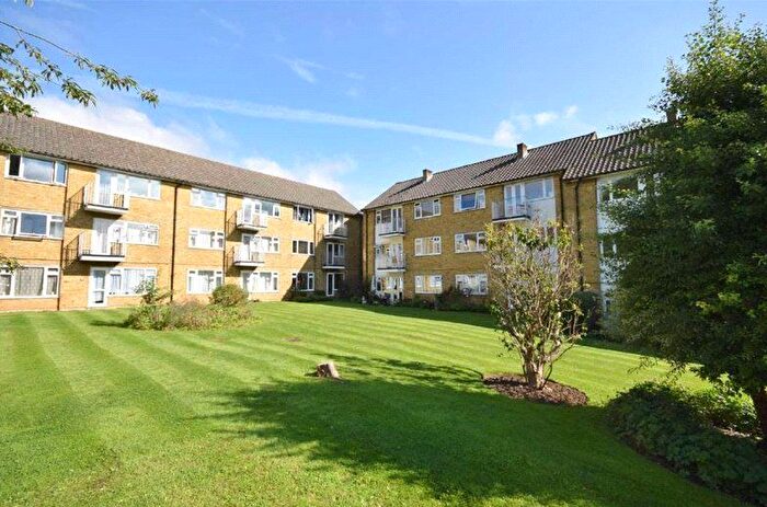 2 Bedroom Flat To Rent In Sumner Road, Farnham, Surrey, GU9