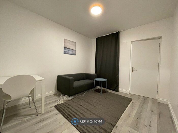 1 Bedroom Flat To Rent In Long Lane, London, N2