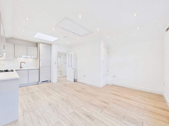 1 Bedroom Flat To Rent In Chesterfield Road, Ashford, Surrey, TW15