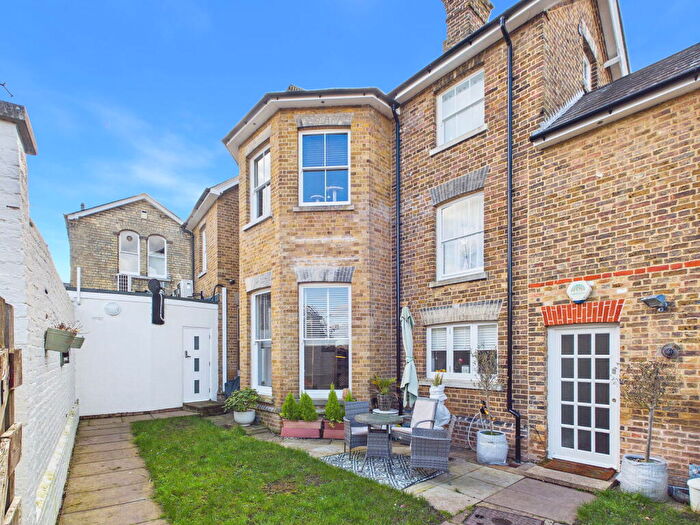 2 Bedroom Apartment For Sale In Knight Street, Sawbridgeworth, CM21