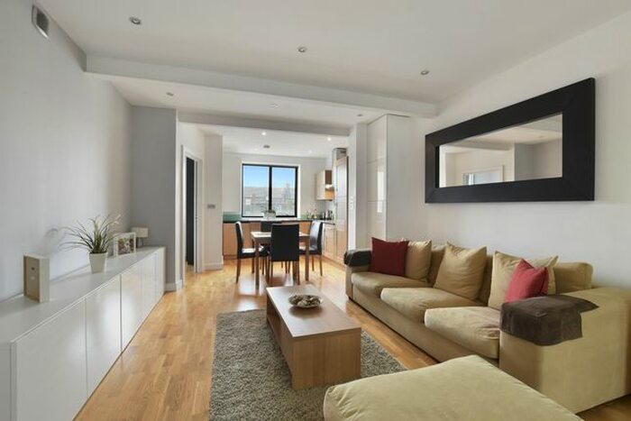 2 Bedroom Flat To Rent In Banister Road, London, W10