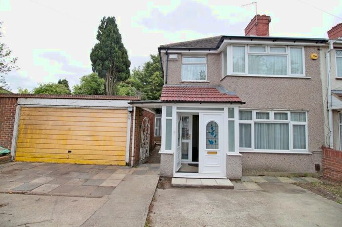4 Bedroom Semi-Detached House To Rent In Pinkwell Avenue, Hayes UB3