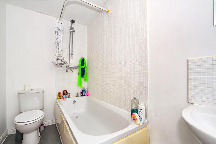 2 Bedroom Flat To Rent In Copperfields, Prospero Way, Haydon End, SN25