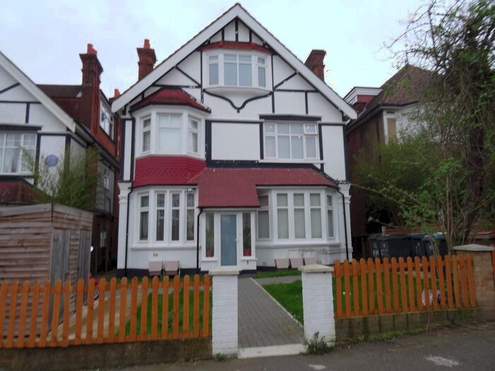 2 Bedroom Flat To Rent In Cranes Park, Surbiton, KT5