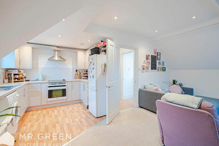1 Bedroom Apartment For Sale In Southbourne Grove, Bournemouth, Dorset, BH6