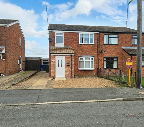 3 Bedroom Semi-Detached House For Sale In Grafton Way, Rothersthorpe, NN7