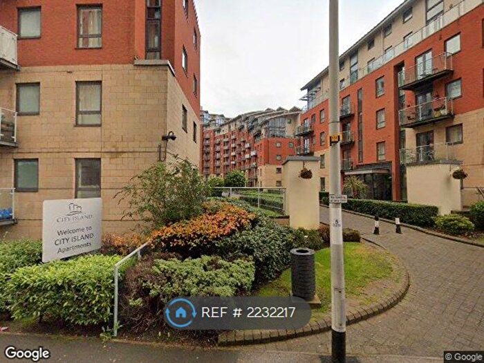 2 Bedroom Flat To Rent In Catalina, Leeds, LS12