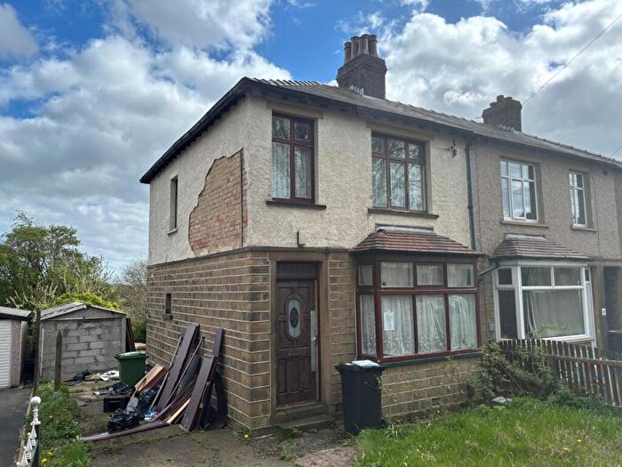 3 Bedroom End Of Terrace House For Sale In Dalmeny Avenue, Huddersfield, HD4