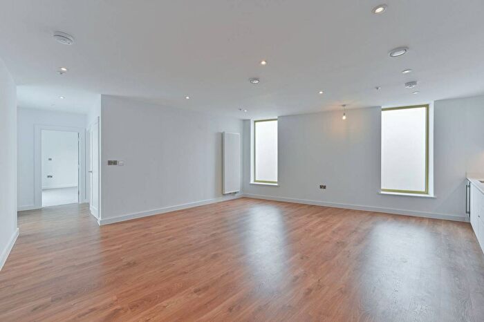 1 Bedroom Flat For Sale In Carpenters Mews, Wandsworth, London, SW17