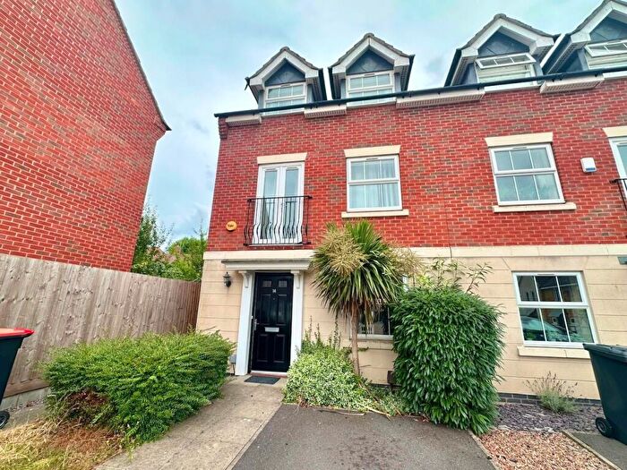 4 Bedroom Town House To Rent In Alderman Close, Beeston, NG9