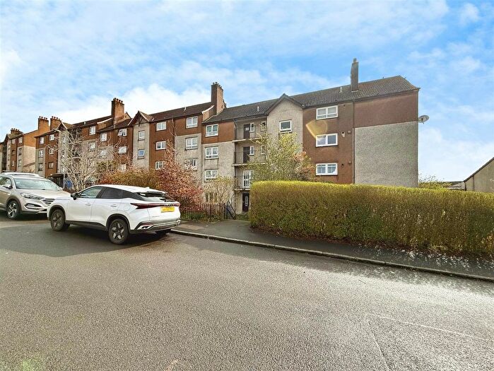 3 Bedroom Flat To Rent In Waulking Mill Road, Faifley, G81