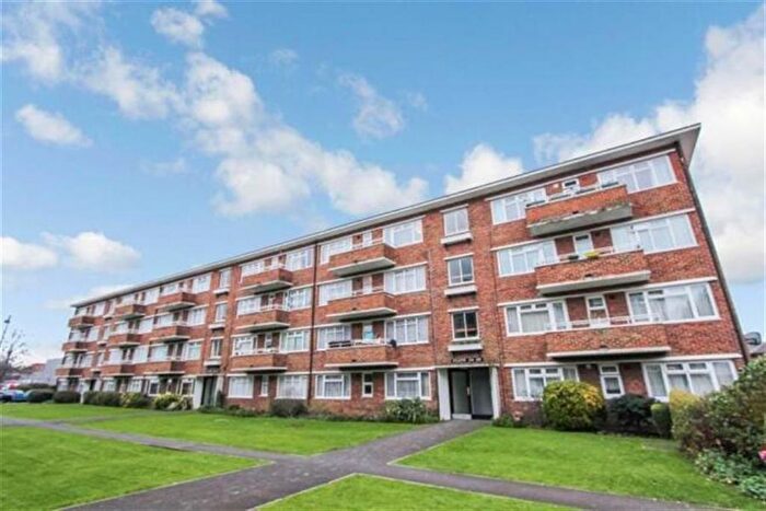 1 Bedroom Flat To Rent In Lumsden Mansions, Shirley Road, SO15