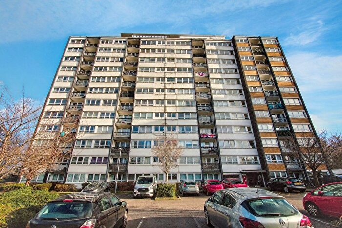 2 Bedroom Flat For Sale In Slewins Close, Hornchurch, RM11