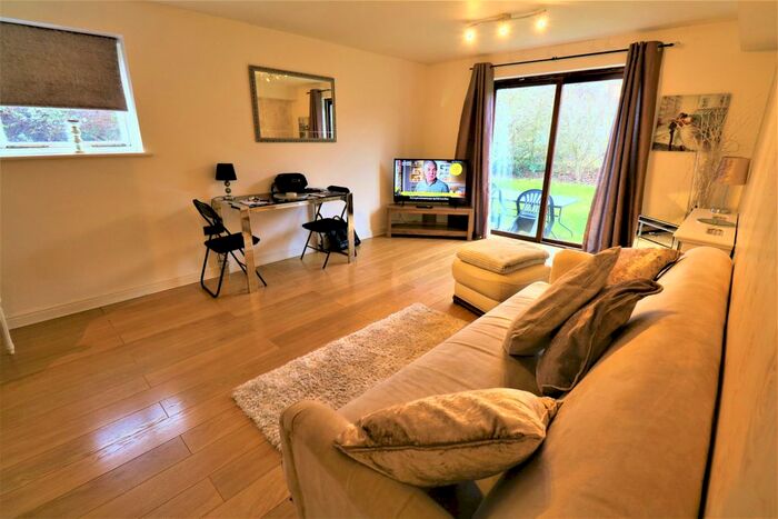 2 Bedroom Flat To Rent In Flat, Trelawney Place, Howard Road, Chafford Hundred, Grays, RM16