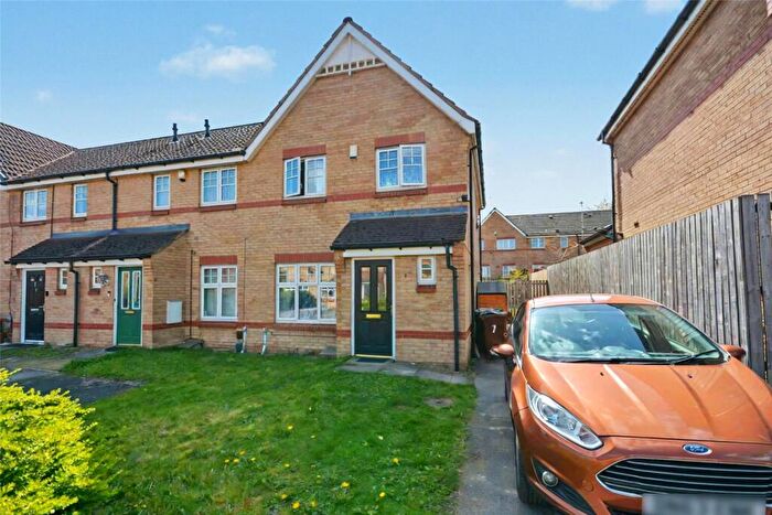 3 Bedroom End Of Terrace House For Sale In Tavistock Close, Leeds, West Yorkshire, LS12