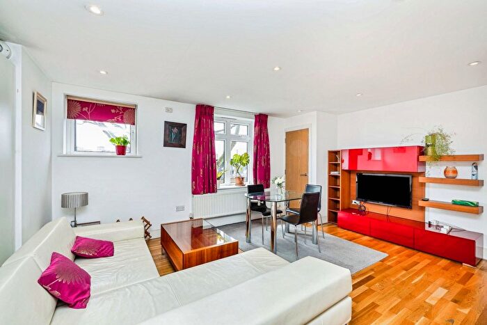 2 Bedroom Flat To Rent In Willow Walk, London, SE1