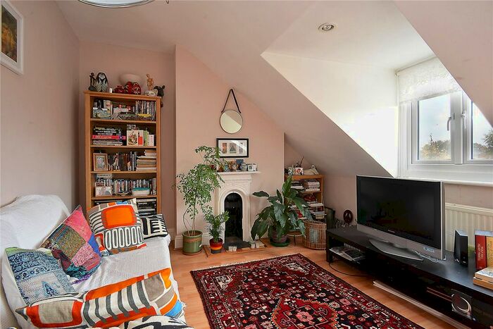 1 Bedroom Flat To Rent In Thorncombe Road, East Dulwich, London SE22