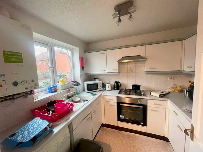 3 Bedroom Semi-Detached House To Rent In **&#;pppw Excluding Bills** Wicket Grove, Lenton, NG7