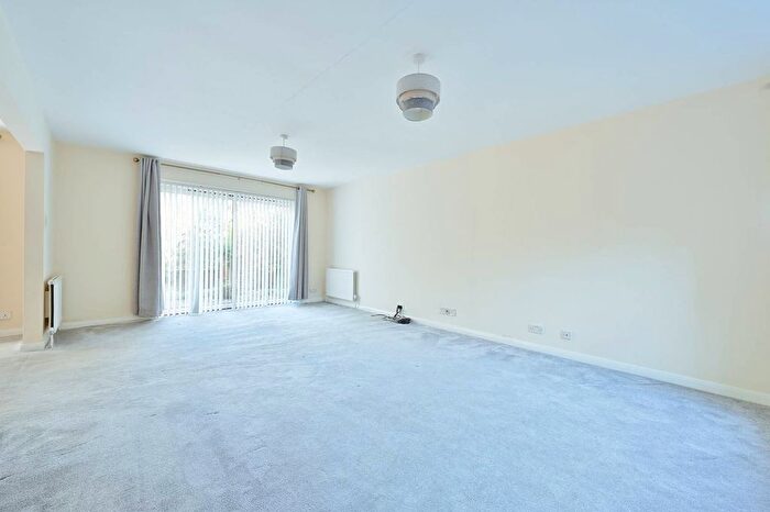 4 Bedroom Detached House To Rent In Radlett, Radlett, WD7