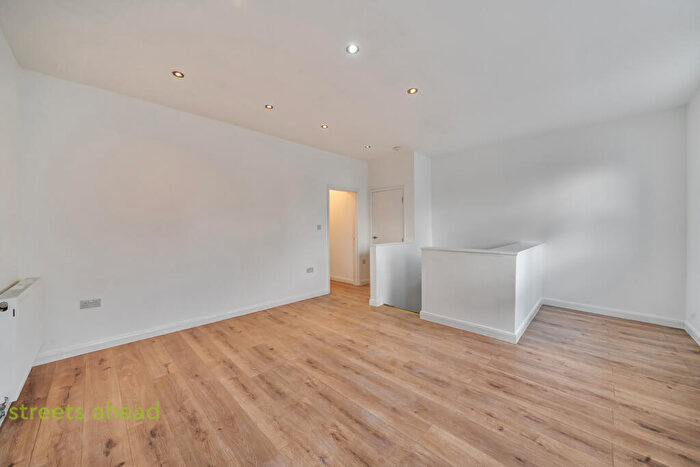 Apartment To Rent In Lower Addiscombe Road, Croydon, CR0