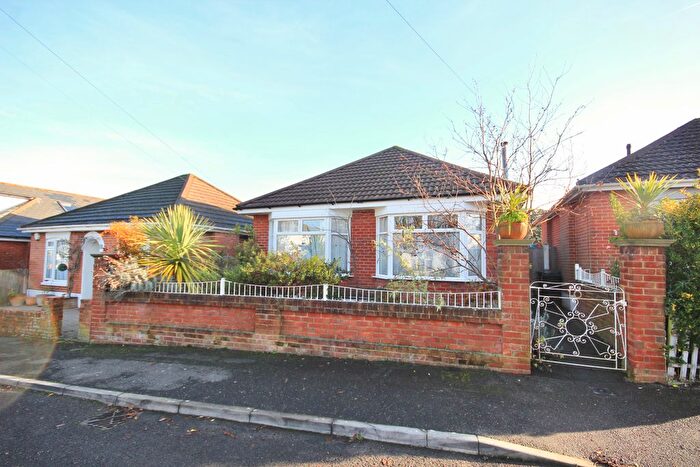 3 Bedroom Detached Bungalow For Sale In Heather Road, Bournemouth, BH10