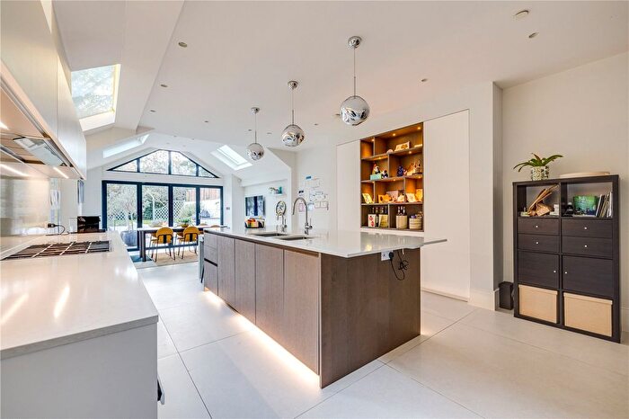 5 Bedroom Terraced House To Rent In Bovingdon Road, London, SW6