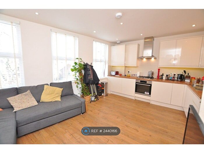 1 Bedroom Flat To Rent In High Road, London, N2
