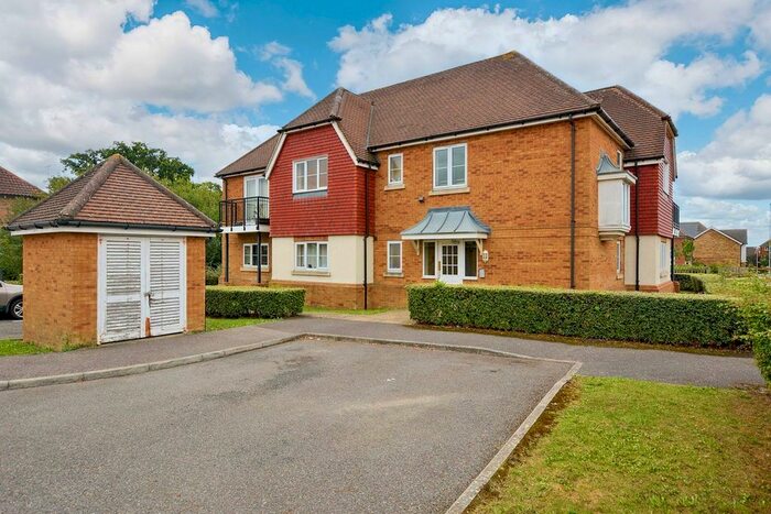 2 Bedroom Property To Rent In Brisley Close, Kingsnorth, TN23