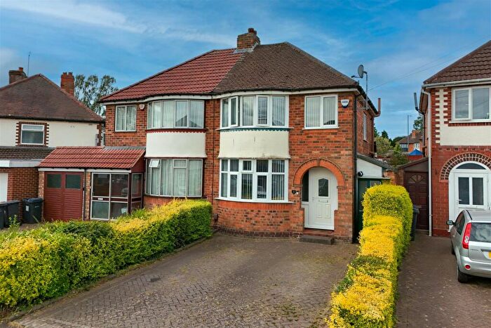 3 Bedroom Semi-Detached House For Sale In Broadway Croft, Sheldon, Birmingham, B26