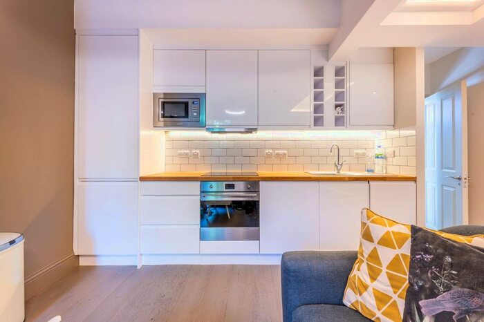 2 Bedroom Flat To Rent In Lena Gardens, Hammersmith, London, W6