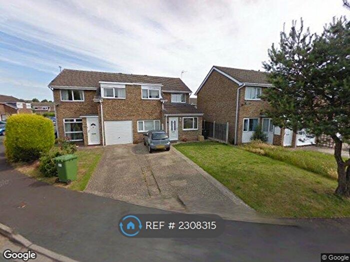 4 Bedroom Semi-Detached House To Rent In Constable Avenue, St. Neots, PE19