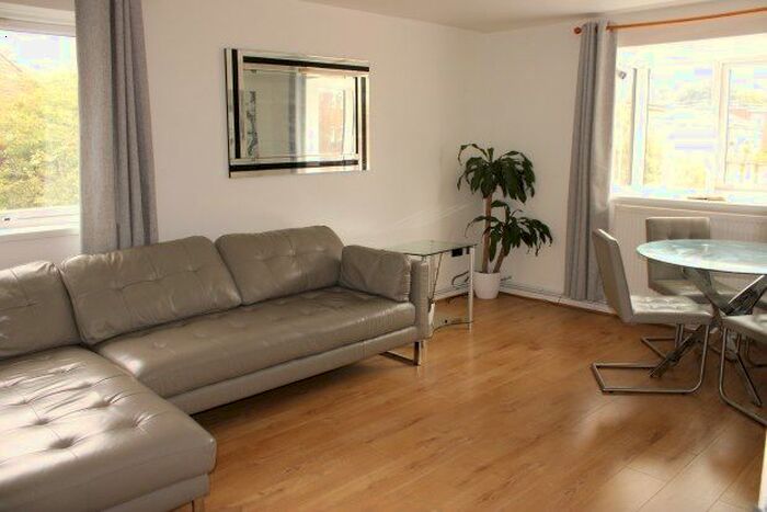 2 Bedroom Flat To Rent In Gurney Close, Barking, IG11