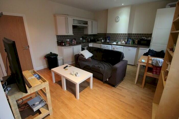 2 Bedroom Flat To Rent In City Road Cardiff, CF24