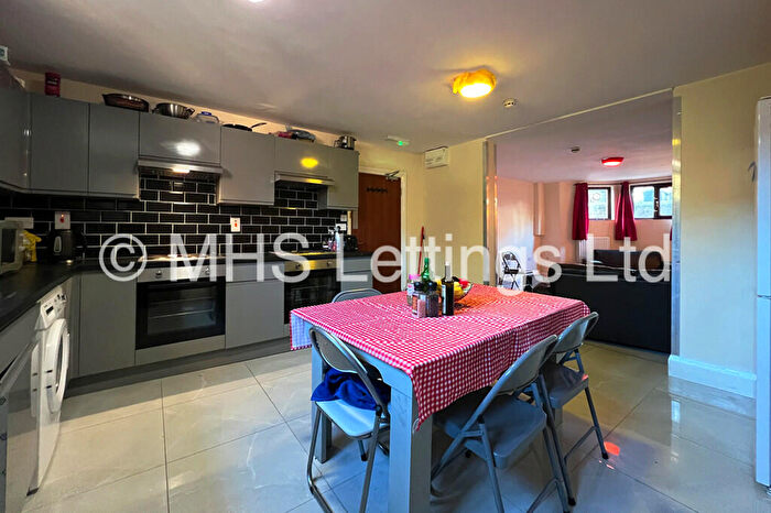 9 Bedroom End Of Terrace House To Rent In Regent Park Avenue, Leeds, LS6