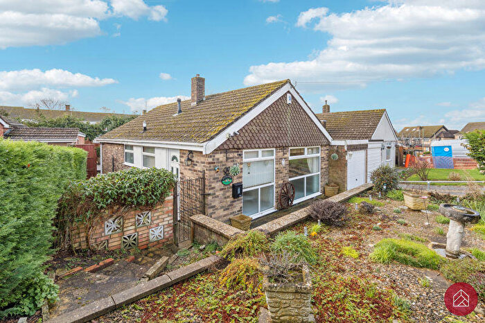 2 Bedroom Detached Bungalow For Sale In Elm Drive, Oxford, OX44