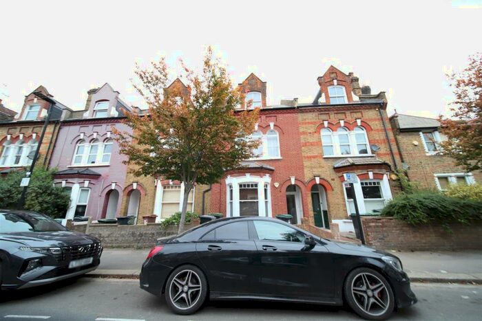 3 Bedroom Flat To Rent In Hampden Road, London, N8