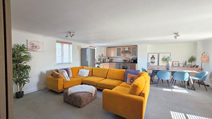 2 Bedroom Apartment For Sale In The Quadrangle, Lumley Road, Horley, RH6